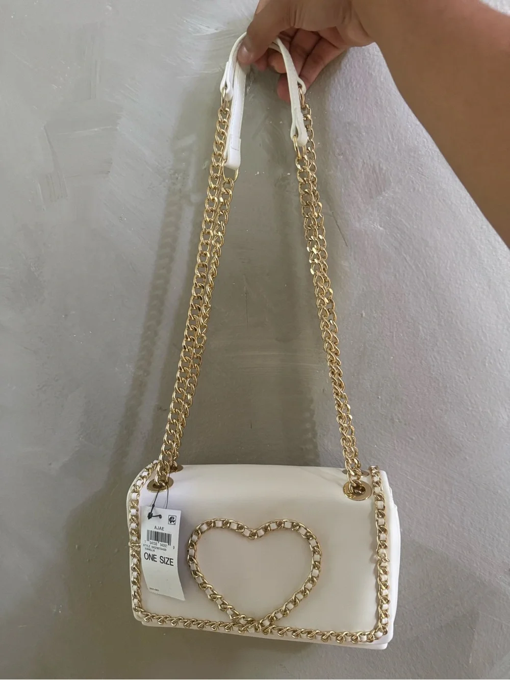 White Heart-Accent Chain Shoulder Bag